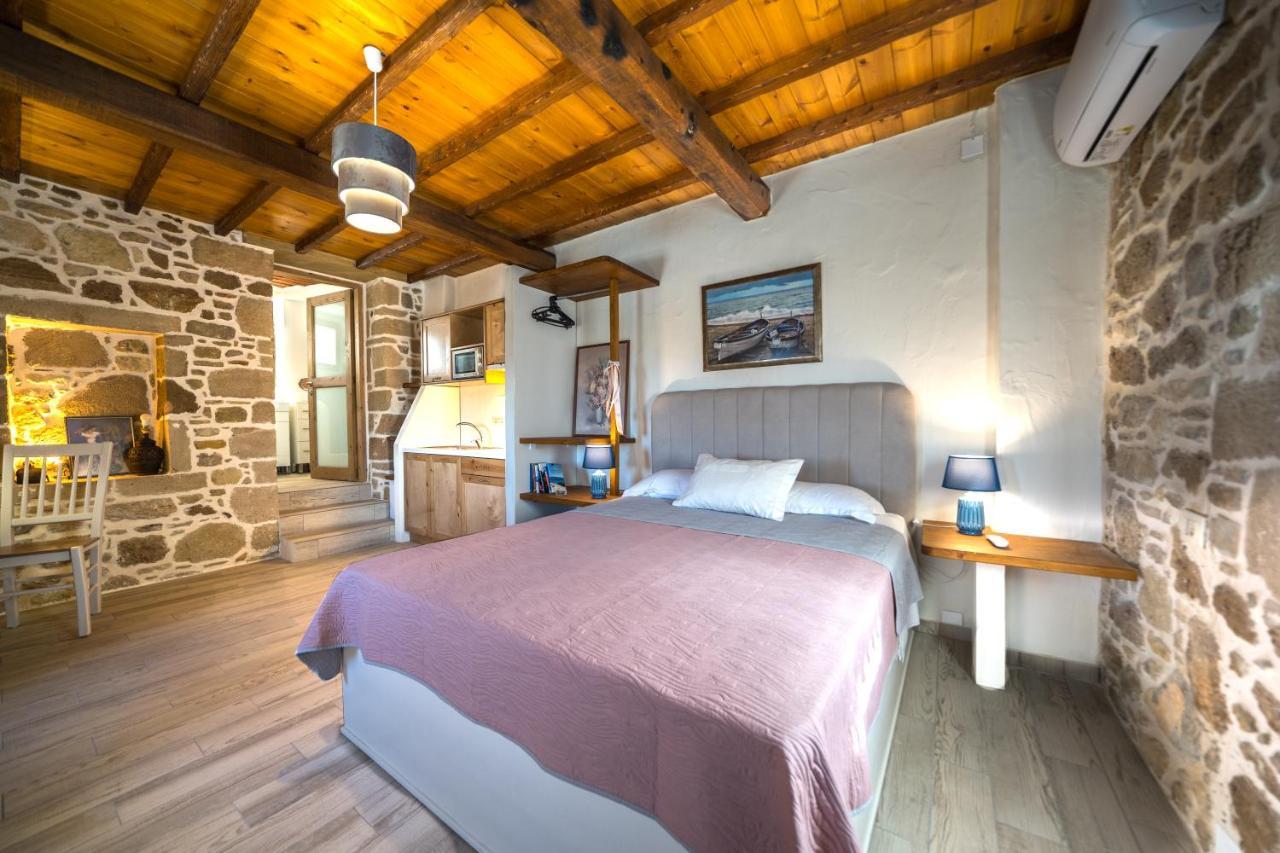 Mary'S Stone House Apartment ฟาลาซาร์นา ภายนอก รูปภาพ