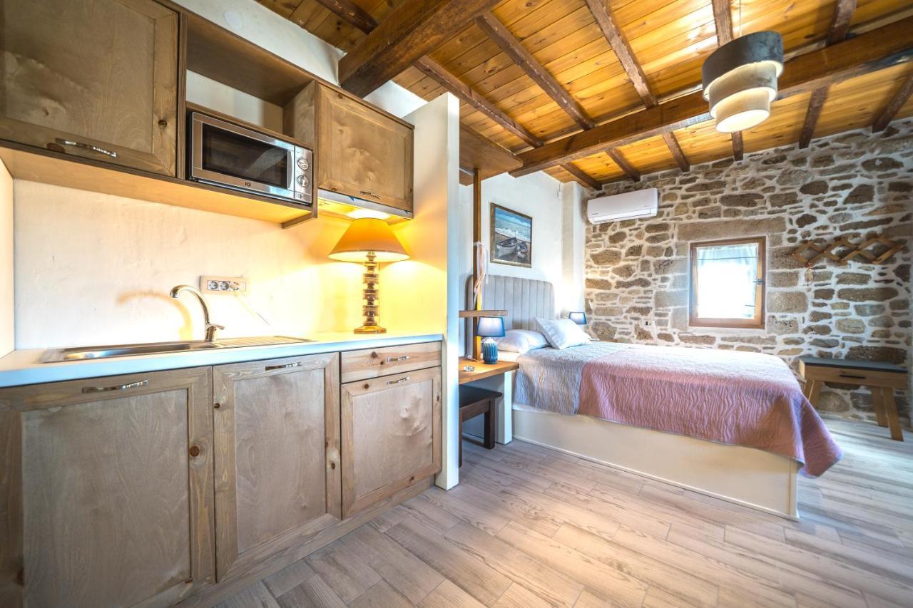 Mary'S Stone House Apartment ฟาลาซาร์นา ภายนอก รูปภาพ
