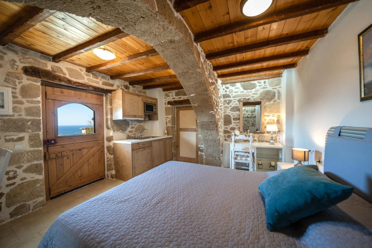 Mary'S Stone House Apartment ฟาลาซาร์นา ภายนอก รูปภาพ