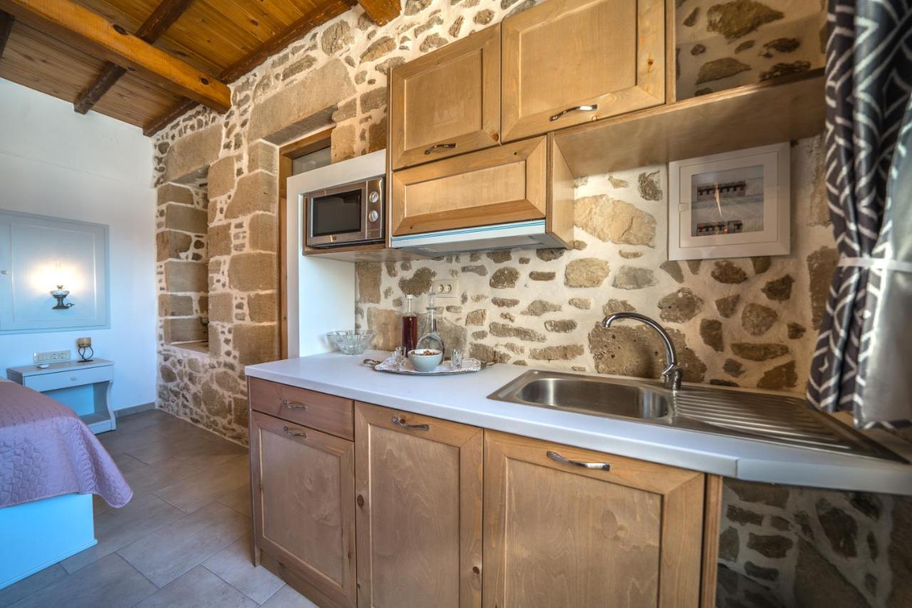 Mary'S Stone House Apartment ฟาลาซาร์นา ภายนอก รูปภาพ
