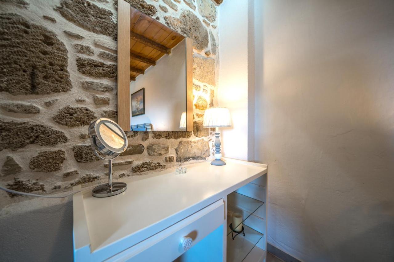 Mary'S Stone House Apartment ฟาลาซาร์นา ภายนอก รูปภาพ